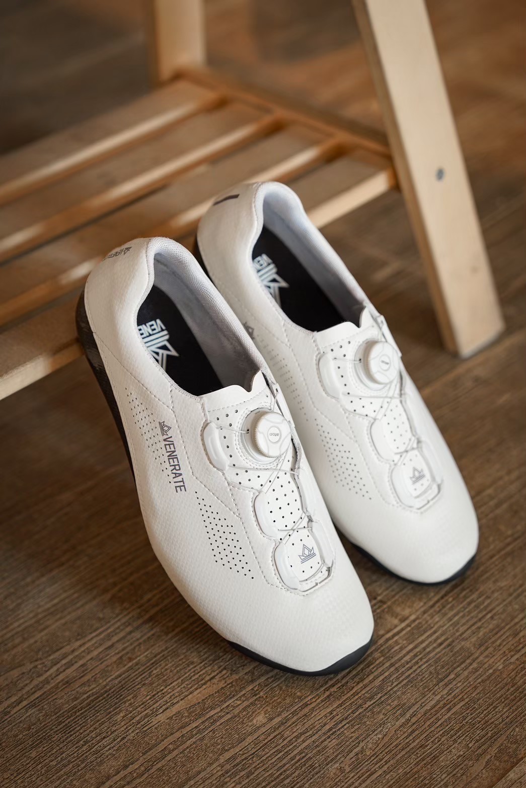 VENERATE FLOW WHITE